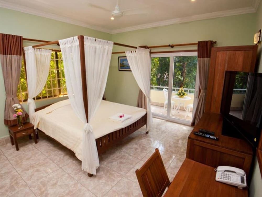 Superior Suite, 1 King Bed photo 2