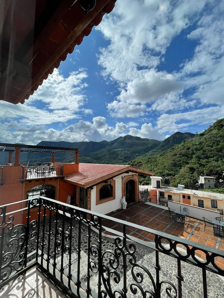 Superior Suite with Balcony and hot tub photo 2
