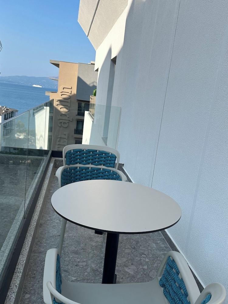 King Room with Jacuzzi Side Sea View