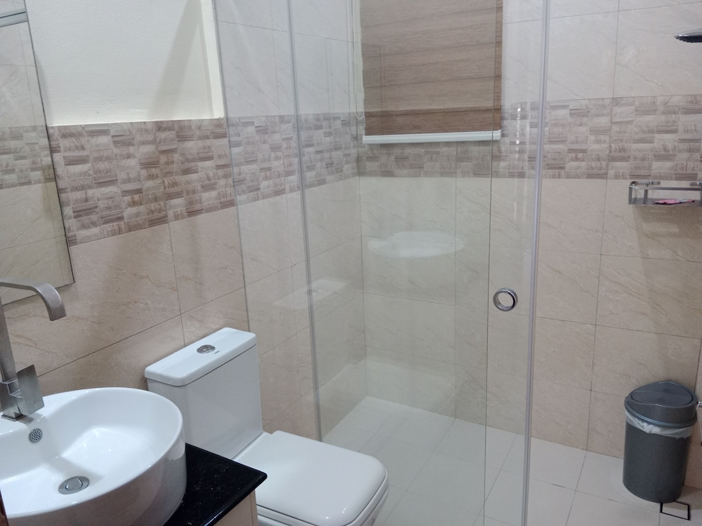 Basic Quadruple Room photo 3