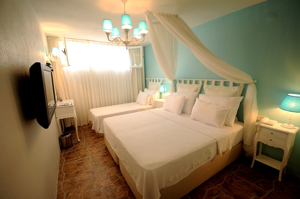 Economy Triple Room (Half Basement)