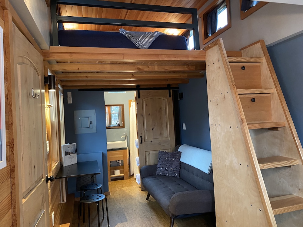 Deluxe Cabin, 1 Queen Bed, Park View photo 1