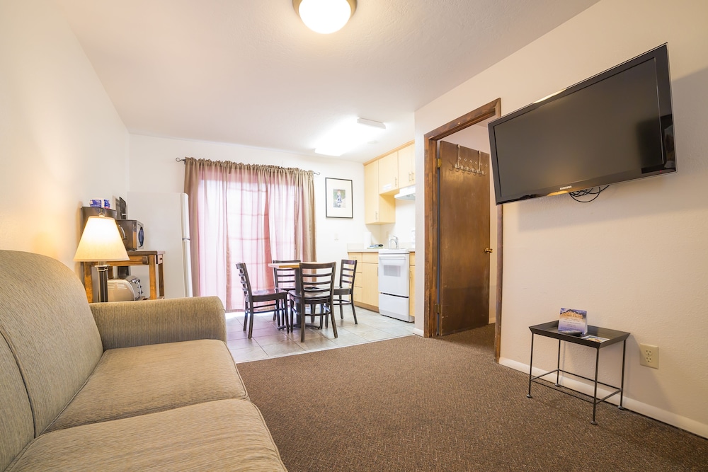 Family Room, Multiple Beds photo 2