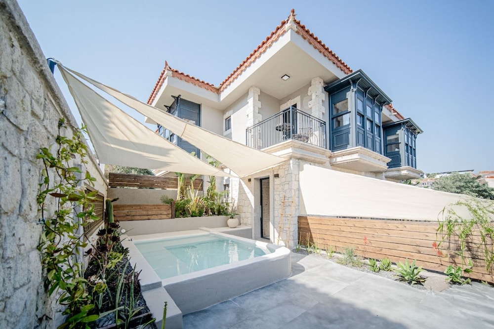 Studio Suite, Private Pool, City View