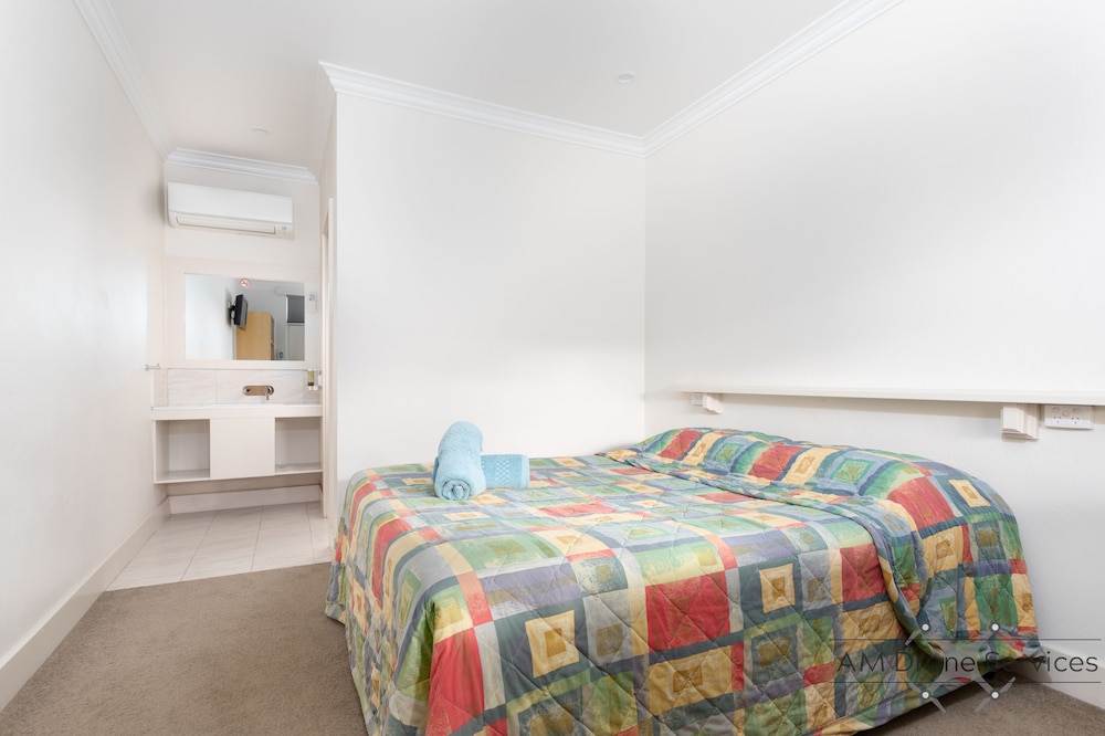 Motel Double with Ensuite Bathroom