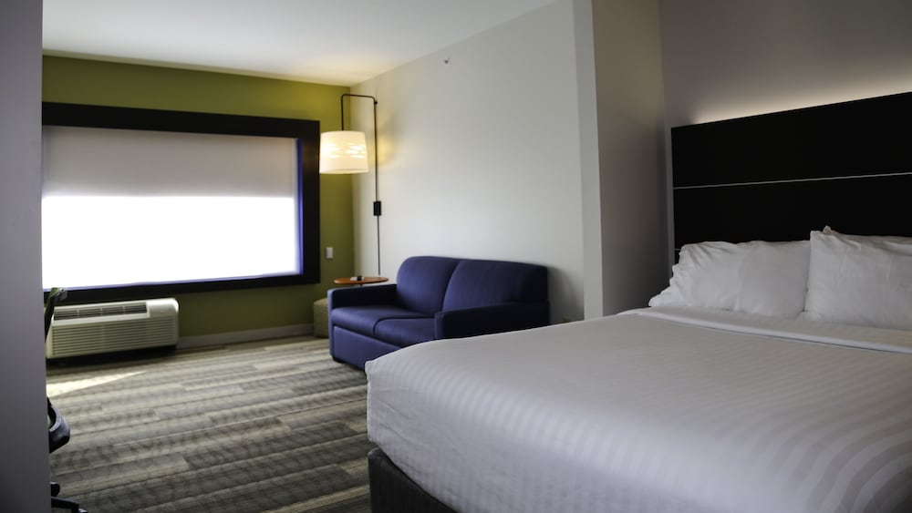 Standard Room, 1 King Bed, Accessible (Communications) photo 3