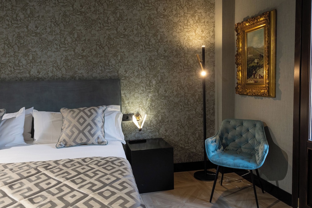 Luxury Studio Suite, City View photo 3