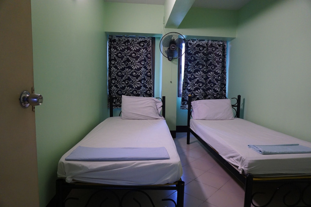 Fan Double Room with Shared Bathroom photo 2