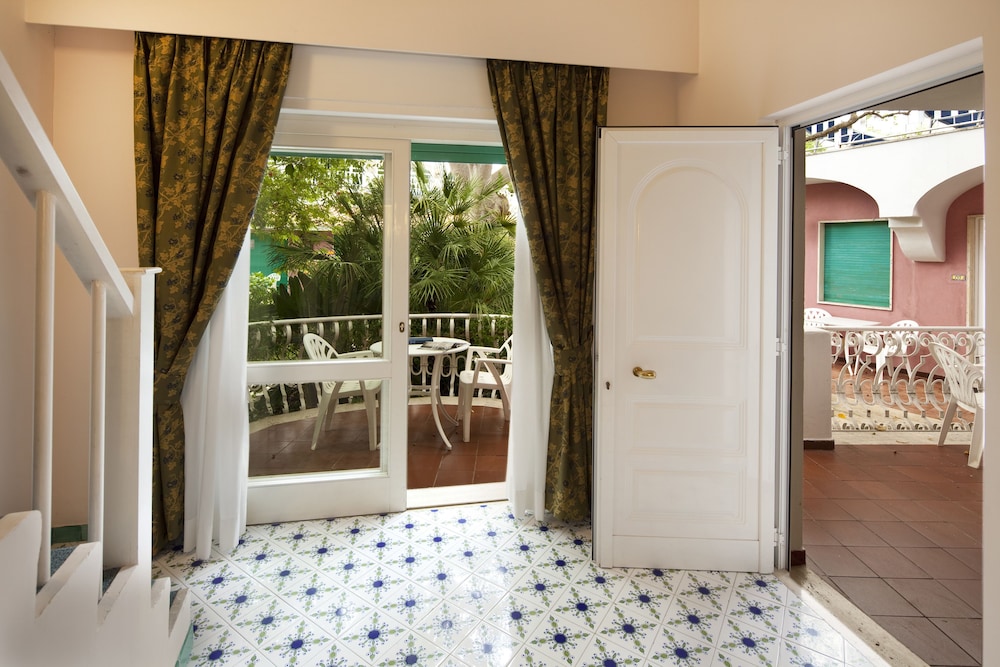 Junior Suite, Garden View photo 3