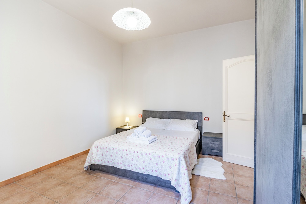 Family House, Multiple Bedrooms, 2 Bathrooms, Mountainside (Home Boccaccio Terrace and Chianti)