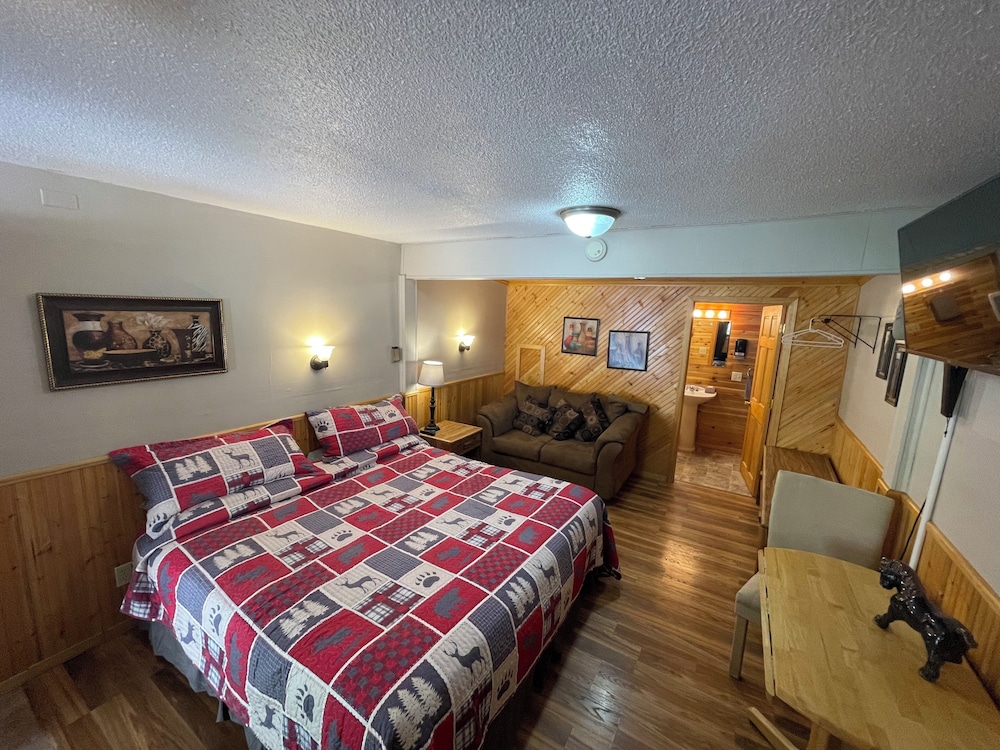 Comfort Single Room, 1 King Bed (Unit #19) photo 3