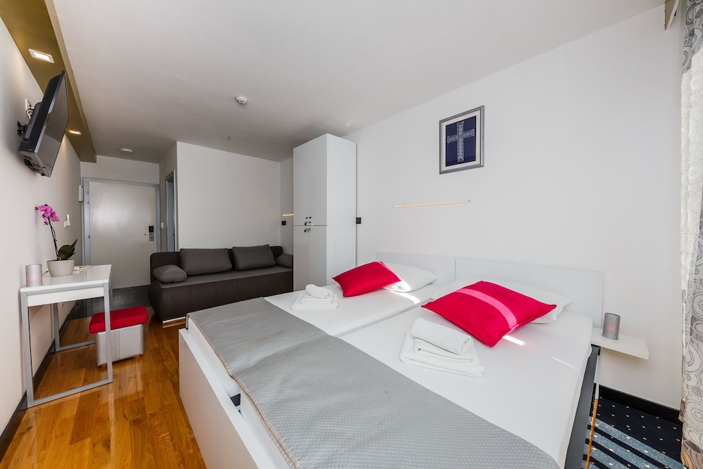 Standard Double Or Twin Room, 1 Bedroom, Partial Sea View photo 2