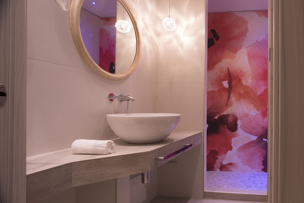 Standard Double or Twin Room - Photo 7
