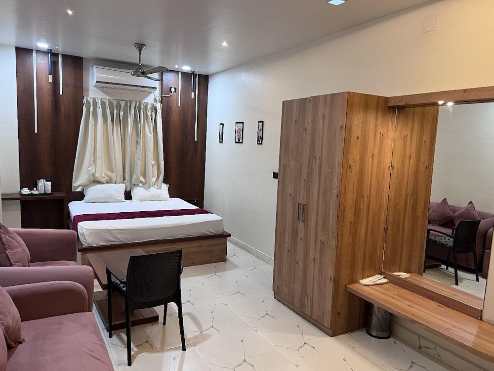 Deluxe Double or Twin Room, City View photo 1