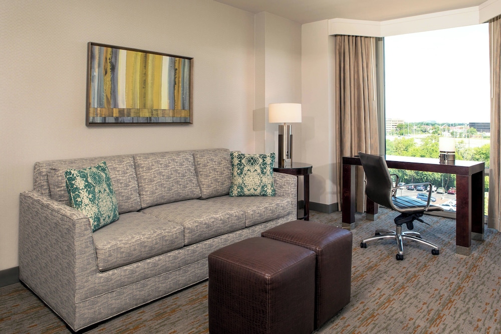 Club Suite, 1 Bedroom (Mobility/Hearing Accessible, Tub) photo 3