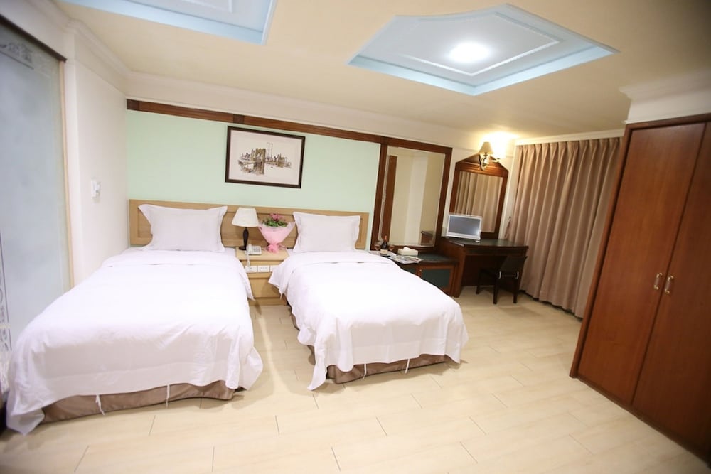 Deluxe Room (5-Person) photo 2