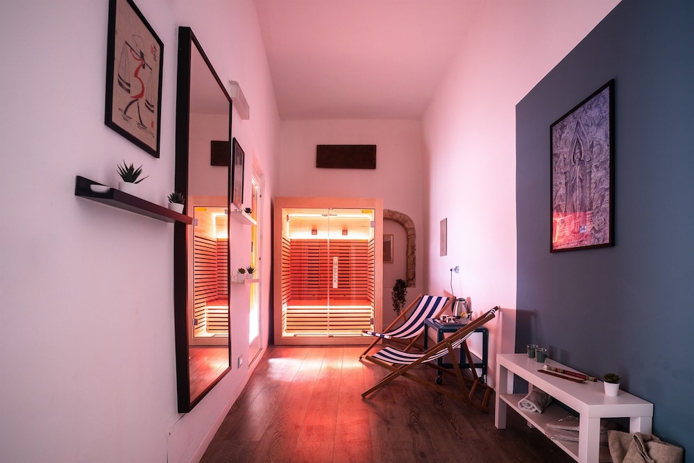 Suite Deluxe with Sauna, Yakuzi and Pool Table photo 3