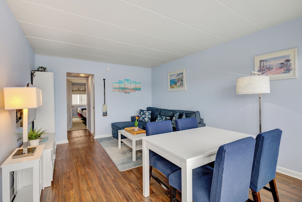Suite 211 photo 1