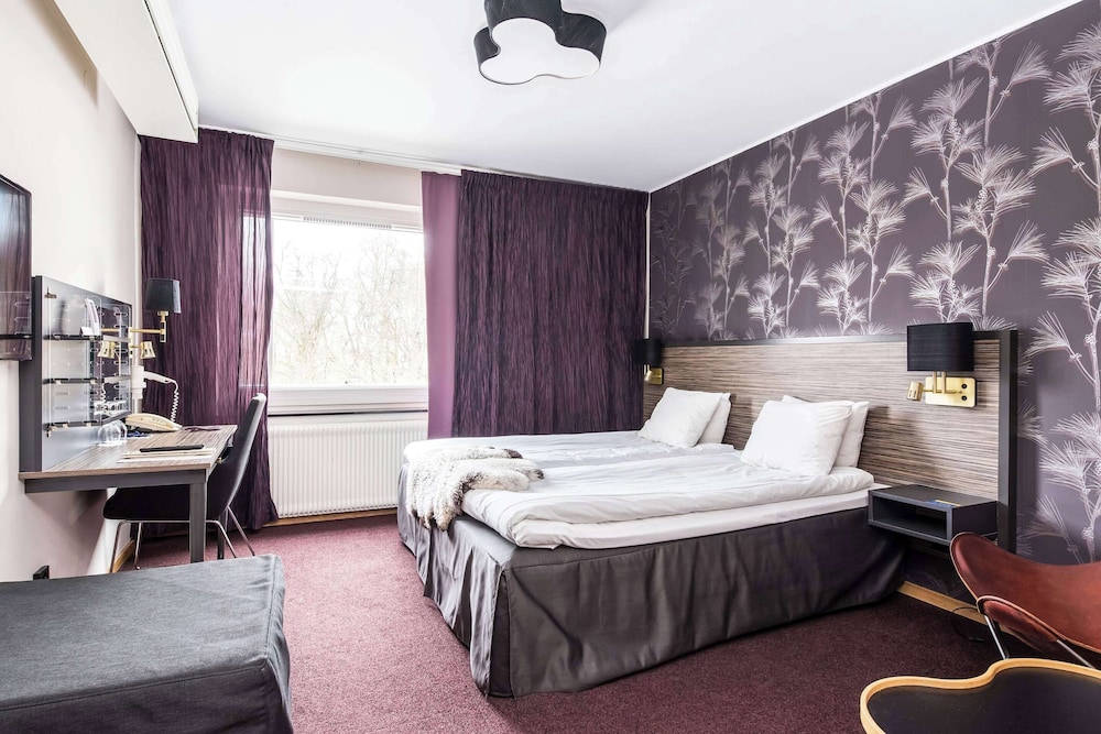 Standard Room, 1 King Bed, Non Smoking photo 2