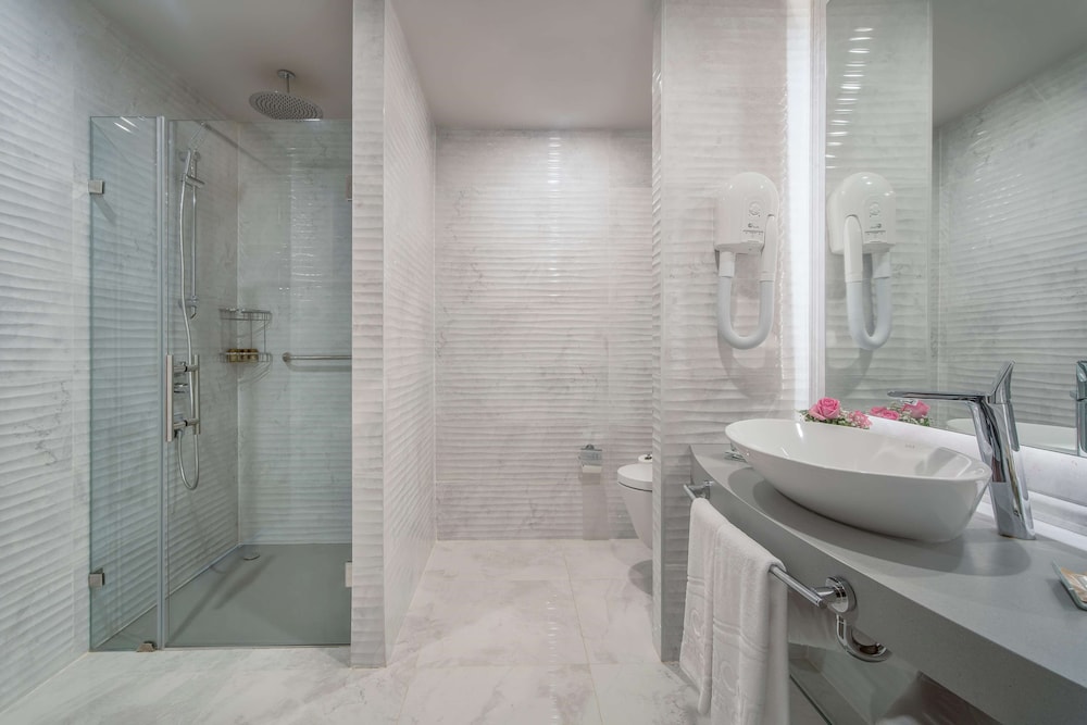 Family Suite, 2 Bedrooms, 2 Bathrooms, Garden View photo 2
