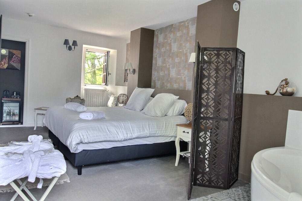 Deluxe Room, 1 King Bed, Park View photo 3