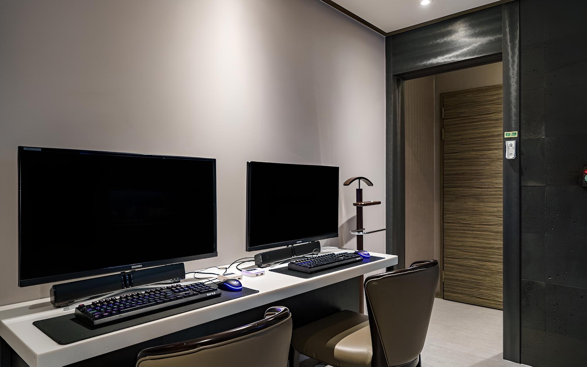 Room (Game room (no-hard PC high-end games ) photo 2