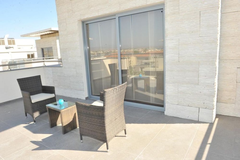 Studio, Garden Area - Photo 8
