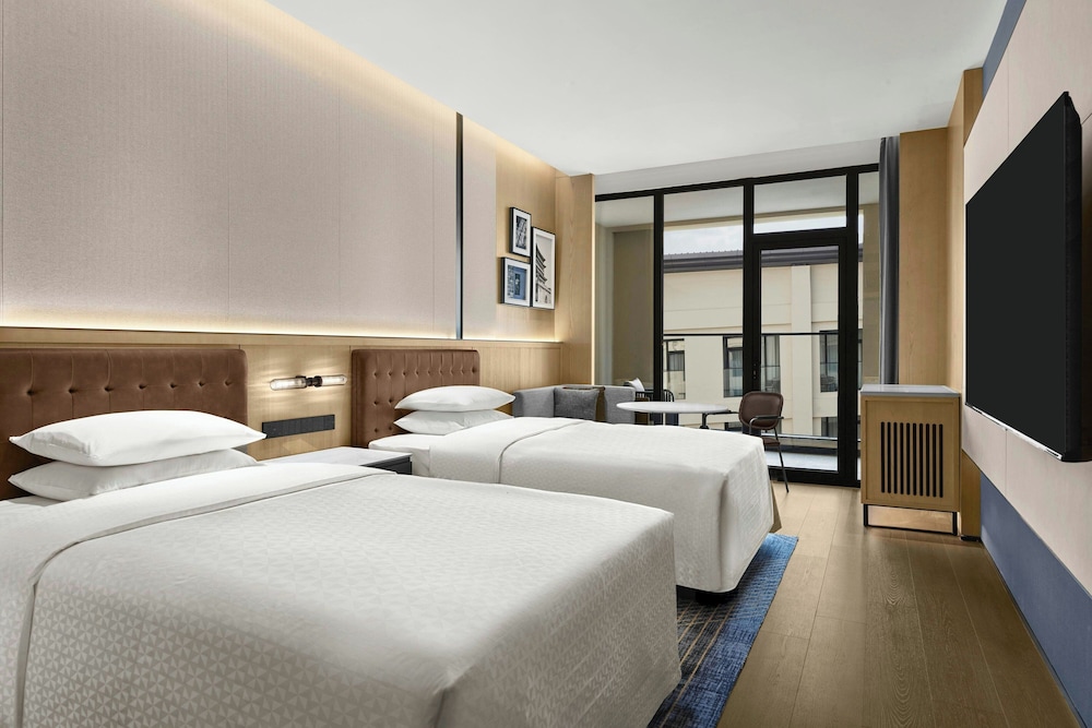 Room, 2 Double Beds, Courtyard View