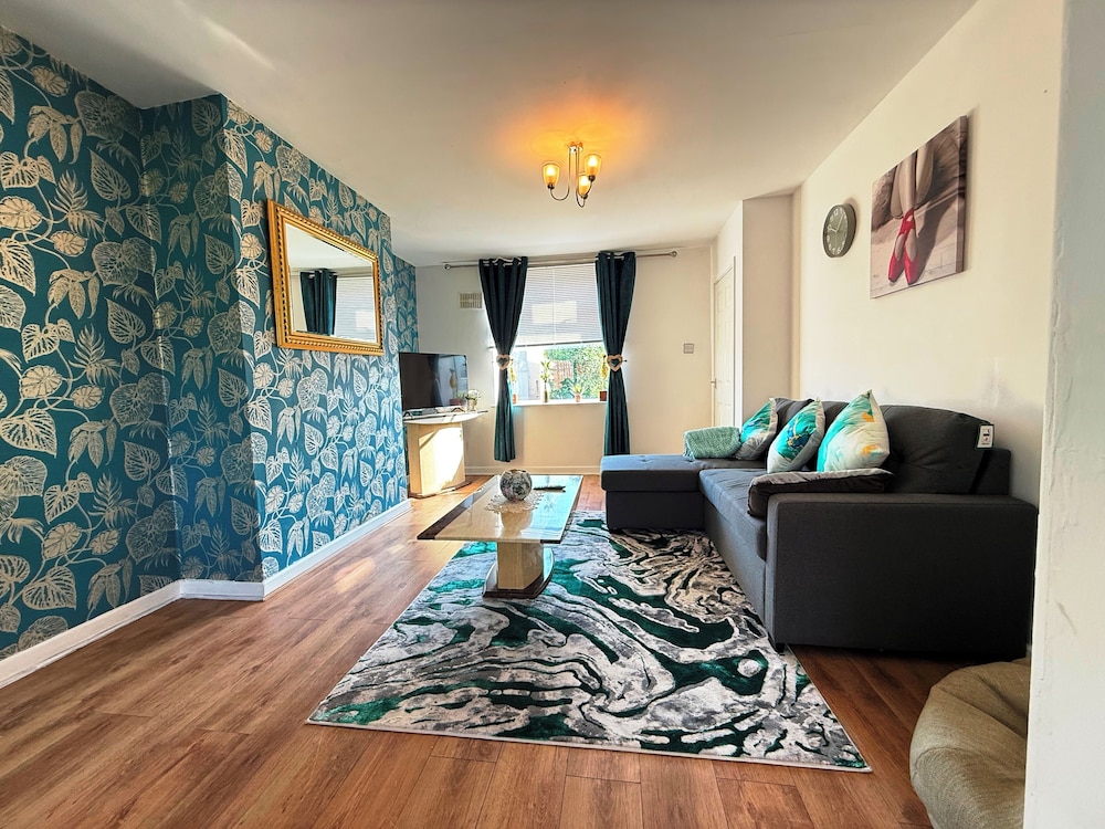 House, 3 Bedrooms, Patio, Garden View