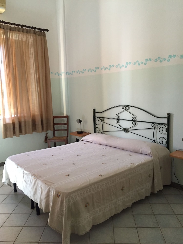 Basic Double Room photo 2