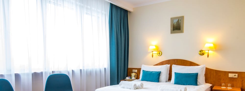 Luxury Room, 1 King Bed, Non Smoking - Photo 6
