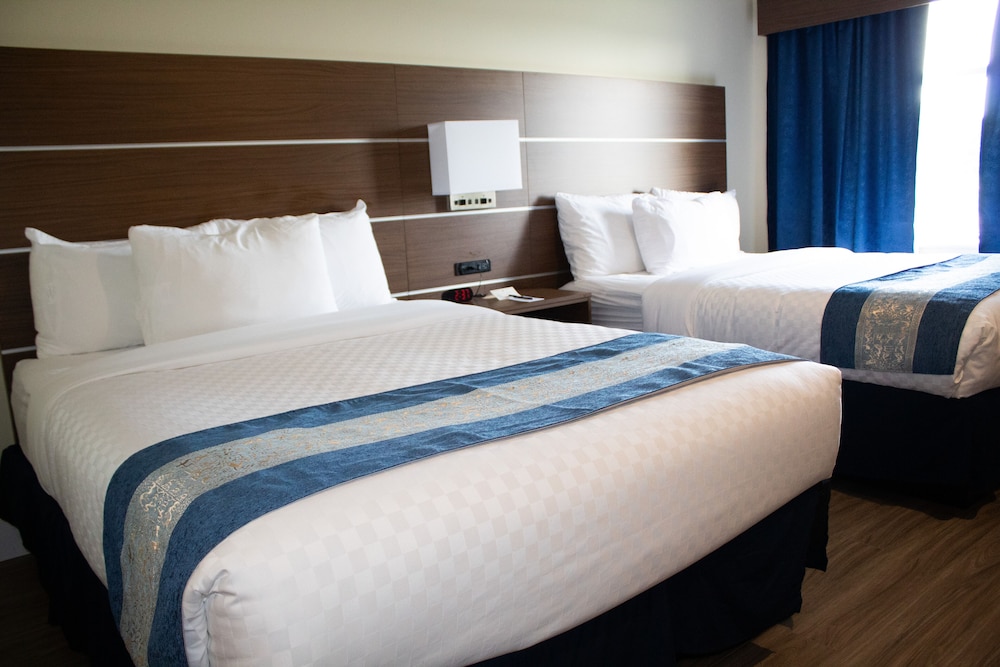Comfort Room, 2 Queen Beds, Pool View - Photo 4