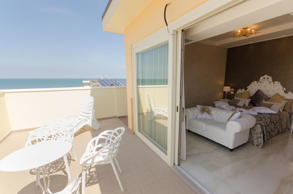 Standard Double Or Twin Room photo 3