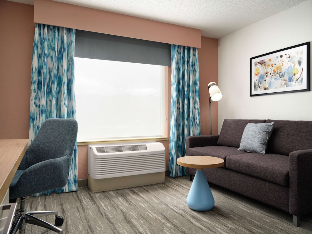 1 King Bed w/Sofabed and Walk-In Shower - Photo 4