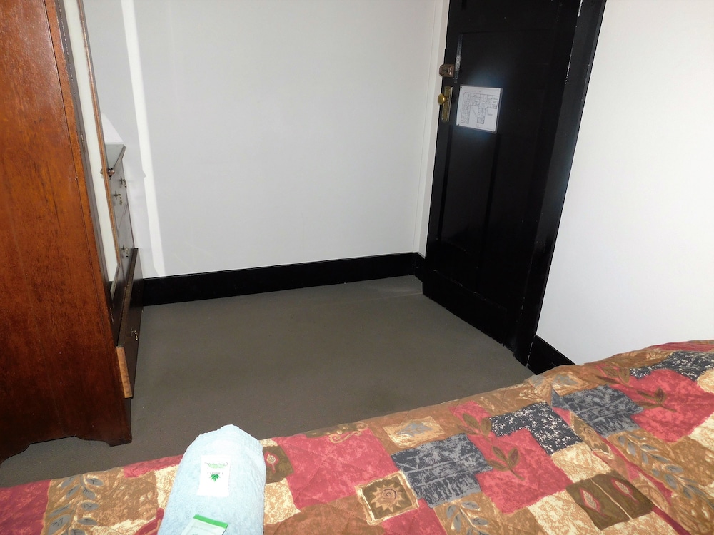 Hotel Single Room with Shared Bathroom photo 3