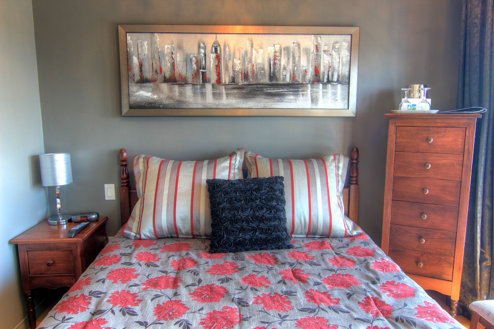Room, 1 Queen Bed, Balcony, River View (Les tulipes)