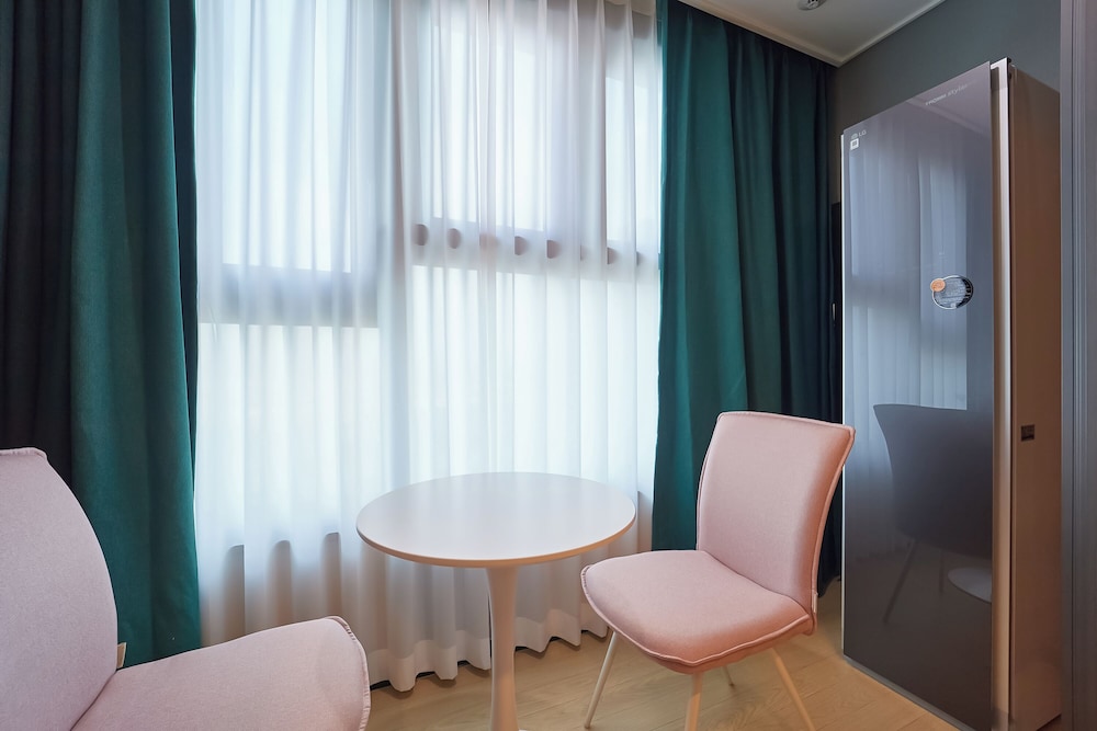 Signature Suite - Photo 7