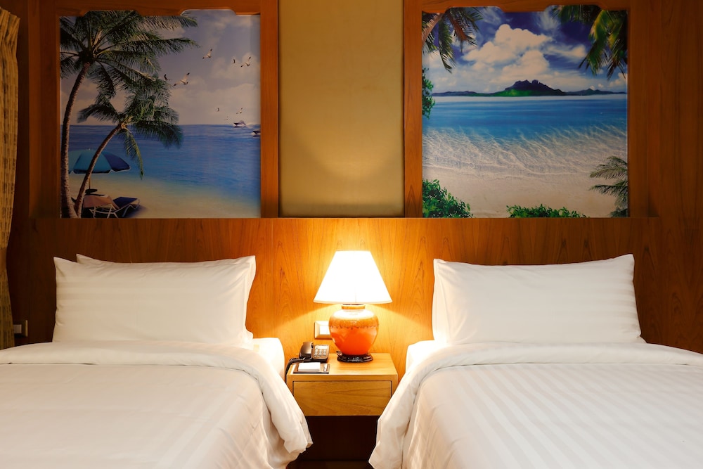 Deluxe Double or Twin Room with Lake View photo 3