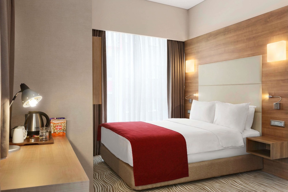 Room, 1 Queen Bed, Accessible photo 1