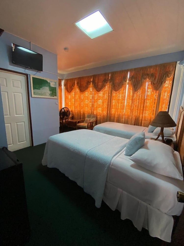 Suite, 1 King Bed (Double) photo 2