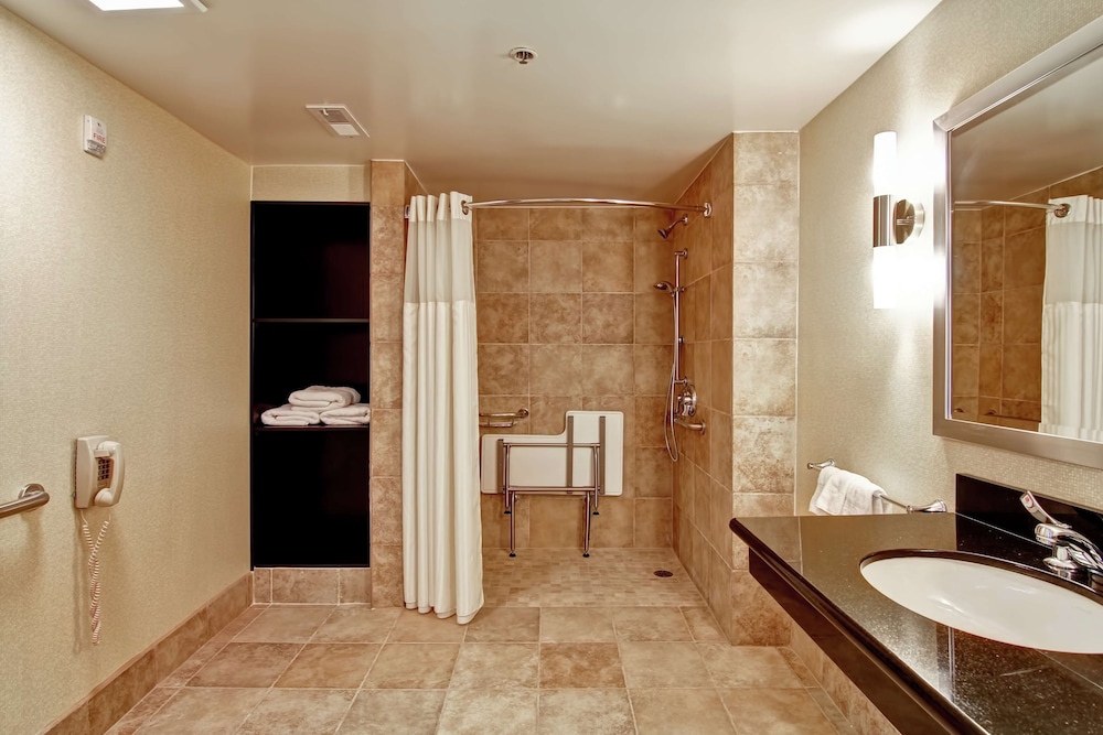 Room, 1 King Bed, Accessible - Photo 2