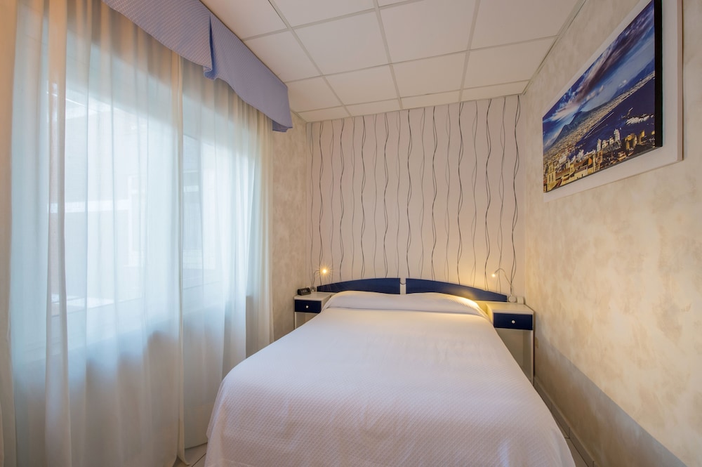 Room, Multiple Beds