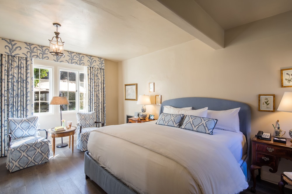 Standard Room, 1 King Bed, Courtyard Area - Photo 1