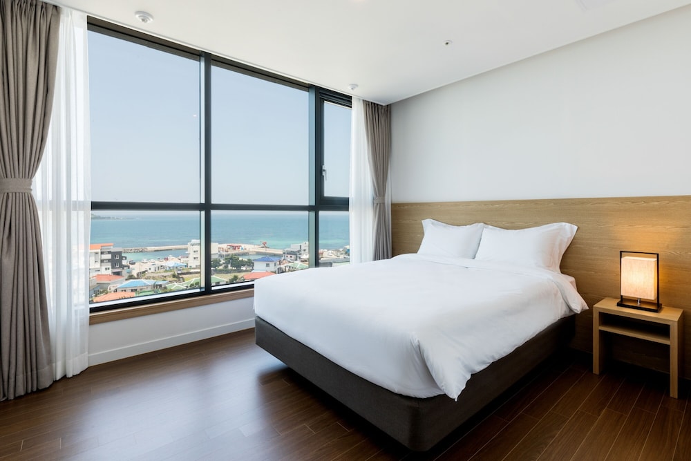 Classic Suite, 1 Bedroom, Ocean View, Beachside - Simple cooking available from minimum 3-night stay photo 1