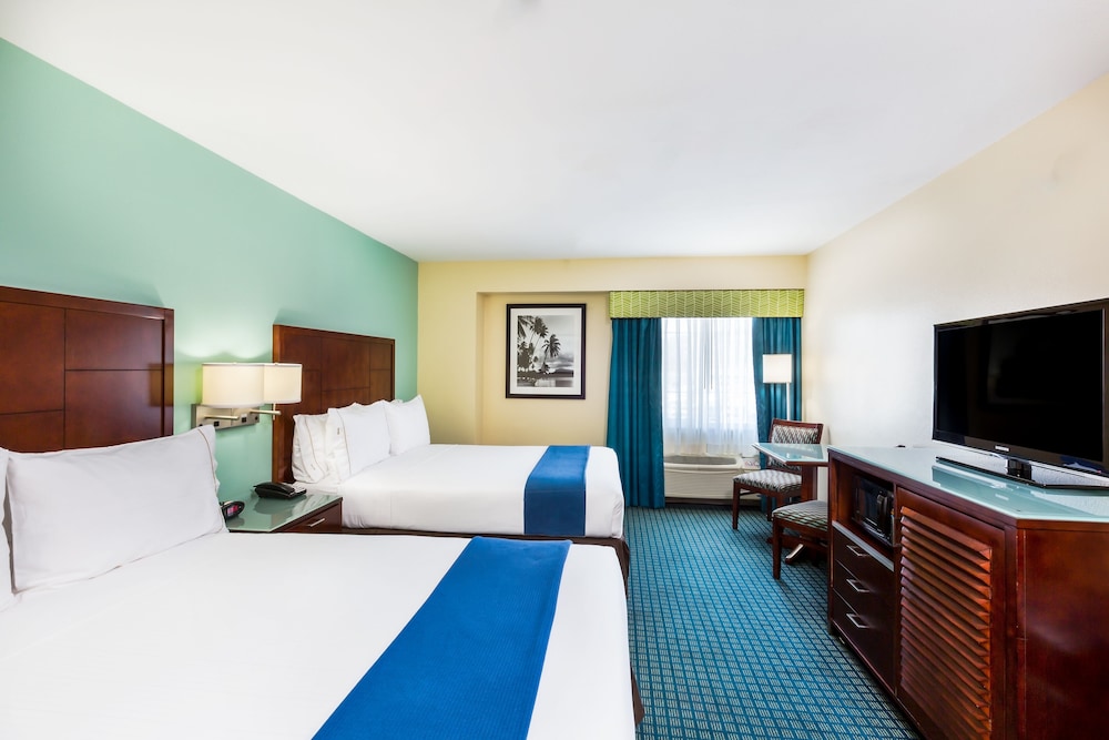 Standard Room, 2 Queen Beds - Photo 2