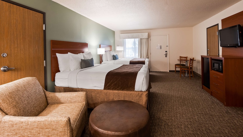 Standard Room, 1 Queen Bed, Refrigerator & Microwave (with Sofabed)