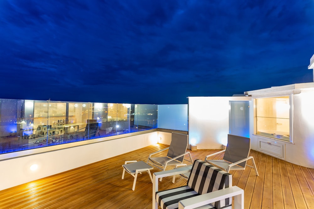 Deluxe Suite, 1 King Bed, Sea View, Executive Level photo 1