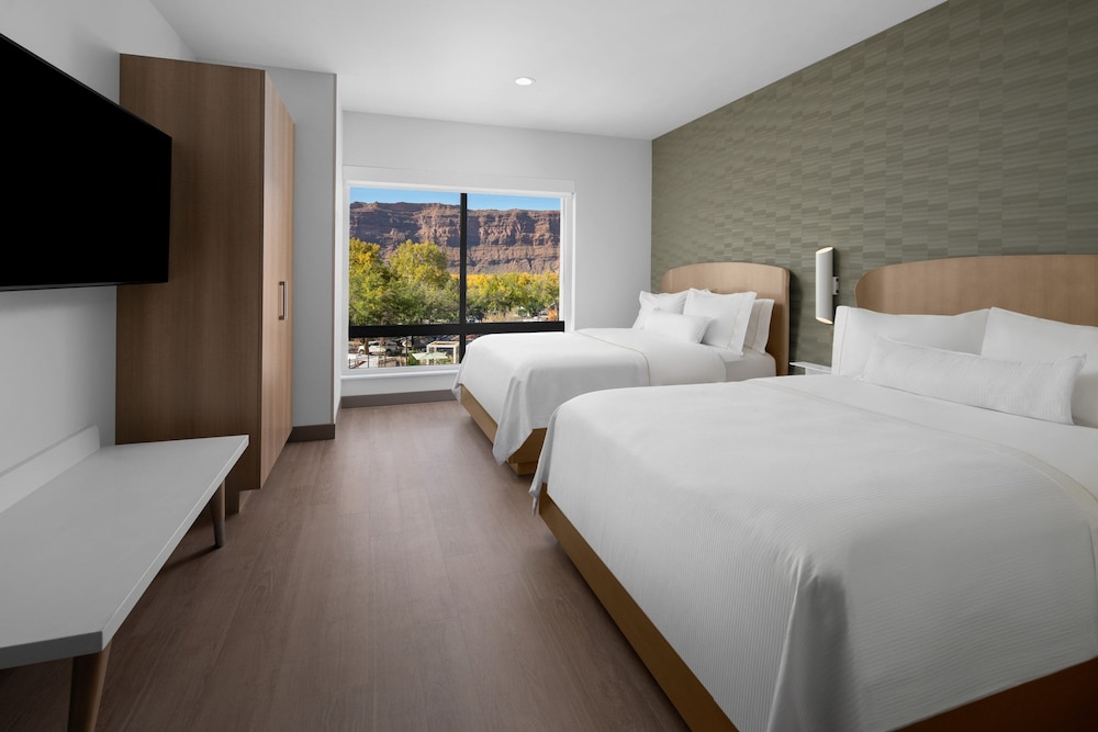 Studio, Multiple Beds - Photo 11