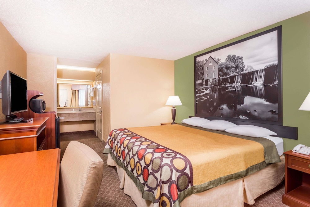 Suite, 2 Bedrooms, Smoking photo 2