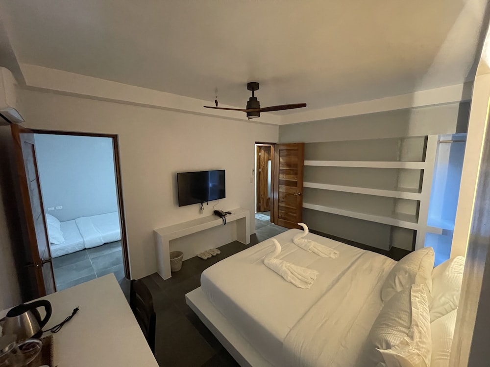 Suite - Photo 12